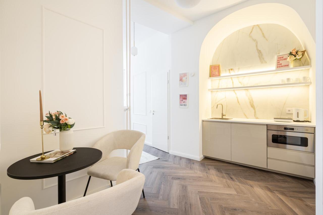 E13 - Grand Boulevard Heritage Suite - Best Location By Bqa Budapest Ngoại thất bức ảnh